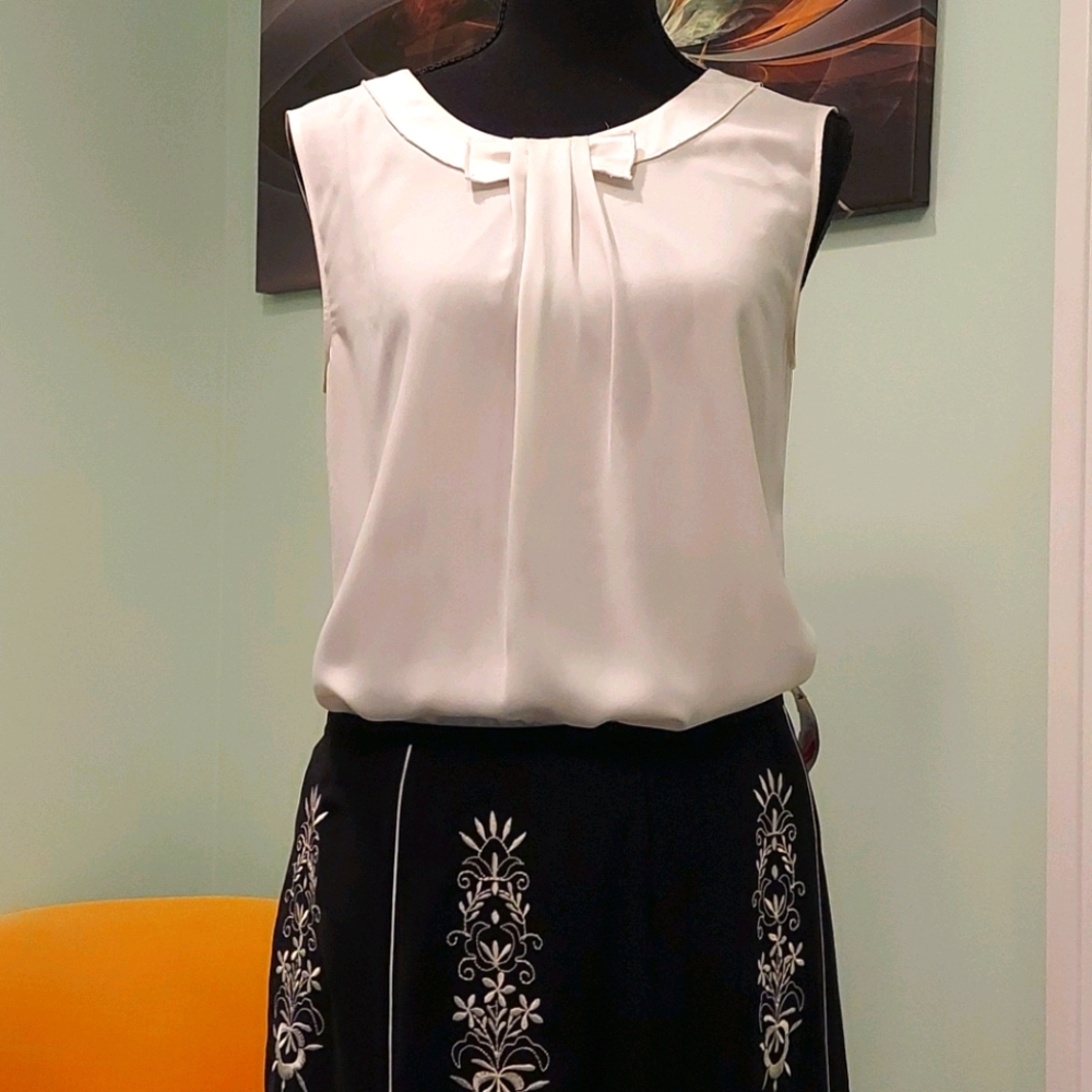 Sleeveless dress blouse